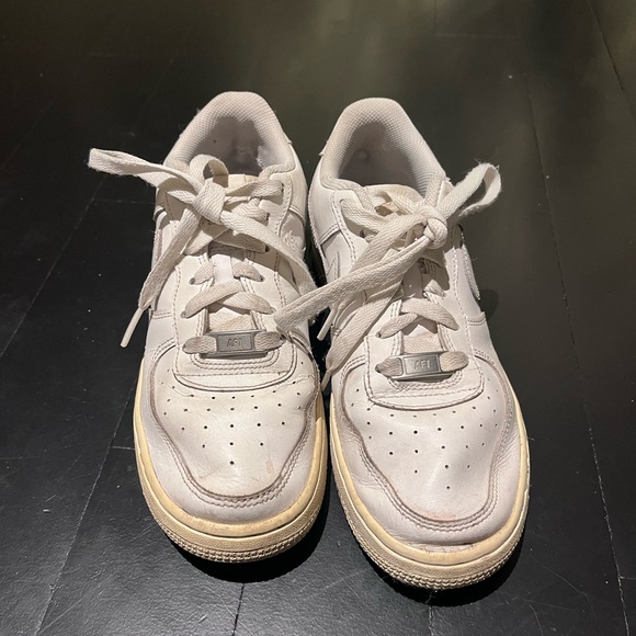Nike Air Force 1 Sneakers | White | Size 5.5 Youth / Women’s 7 - Picture 4 of 6